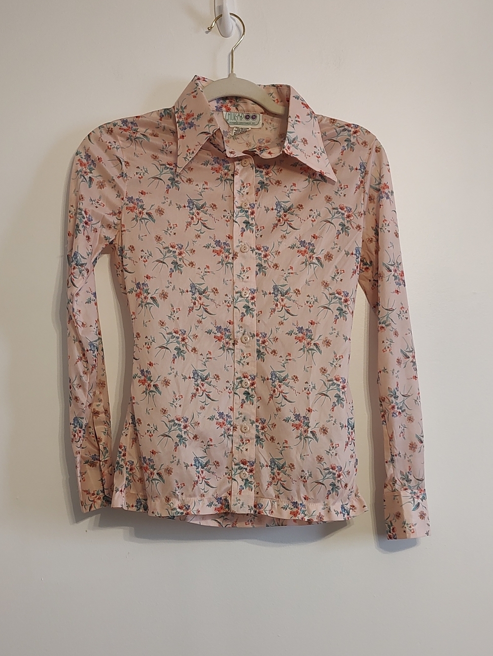 Huk-A-Poo Vintage Daggar Collar Long Sleeve Pink Floral Button Down Shirt